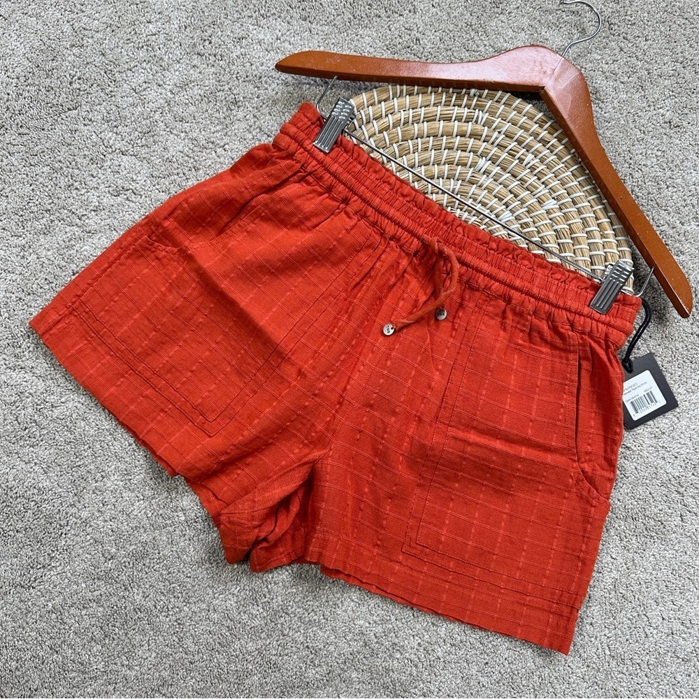 NWT The Normal Brand Women’s Freshwater Paperbag Shorts in Oasis Cayenne Size M - Picture 2 of 13